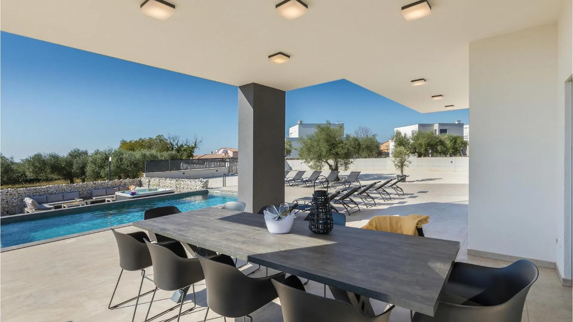 5 Bedroom Amazing Home In Galizana Holiday home