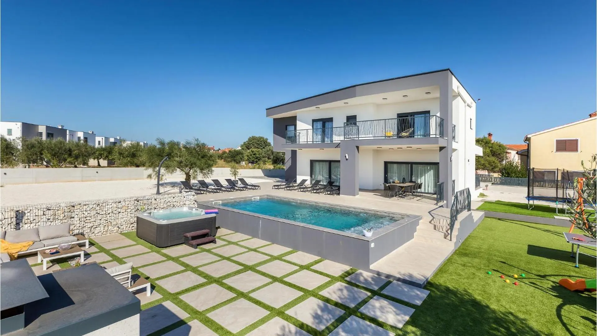 Holiday home 5 Bedroom Amazing Home In Galizana