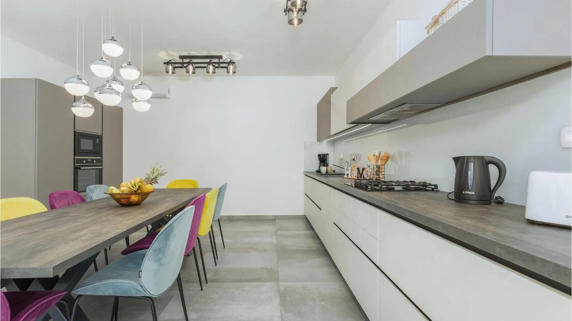 Holiday home 5 Bedroom Amazing Home In Galizana