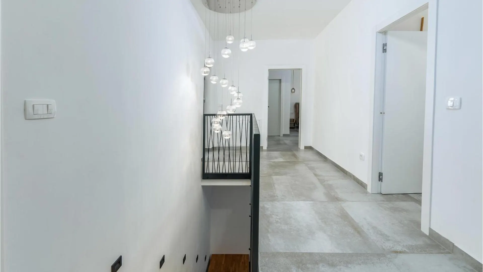 5 Bedroom Amazing Home In Galizana