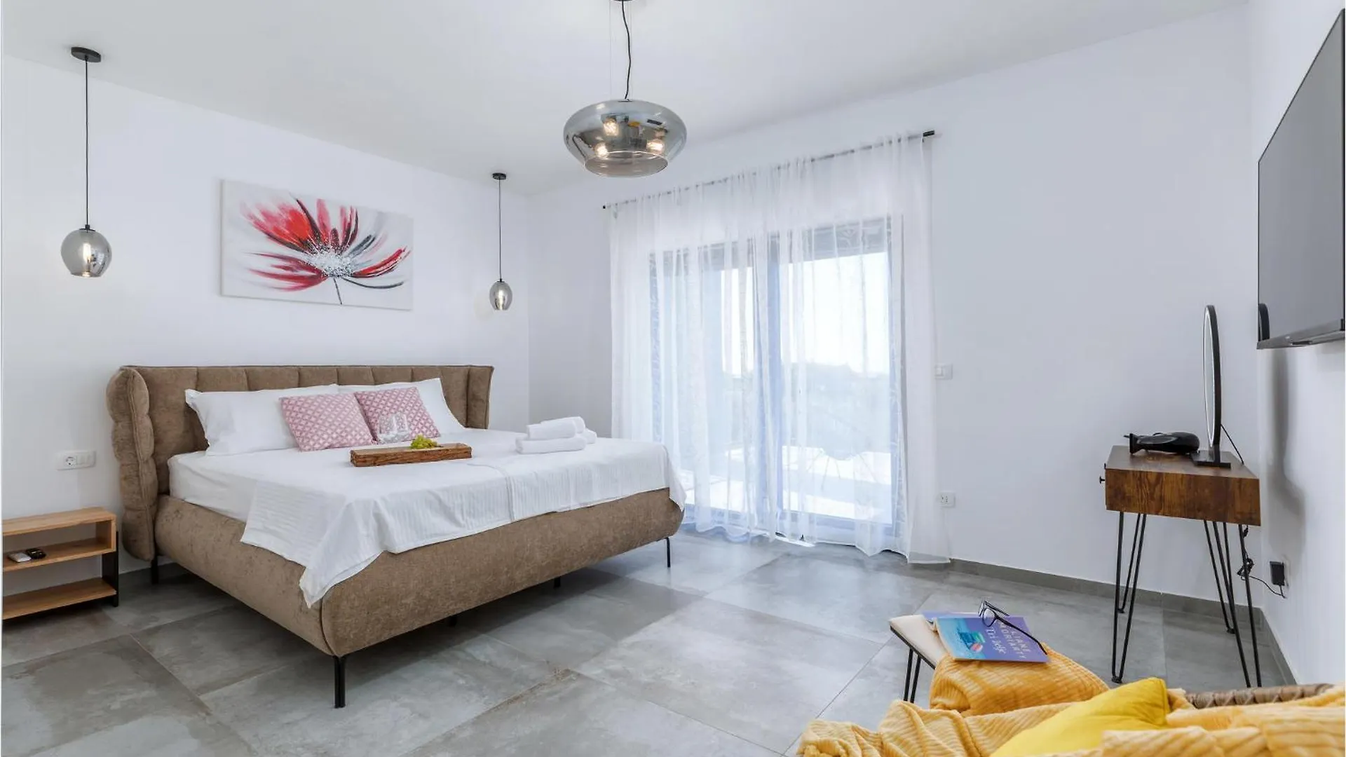 Holiday home 5 Bedroom Amazing Home In Galizana