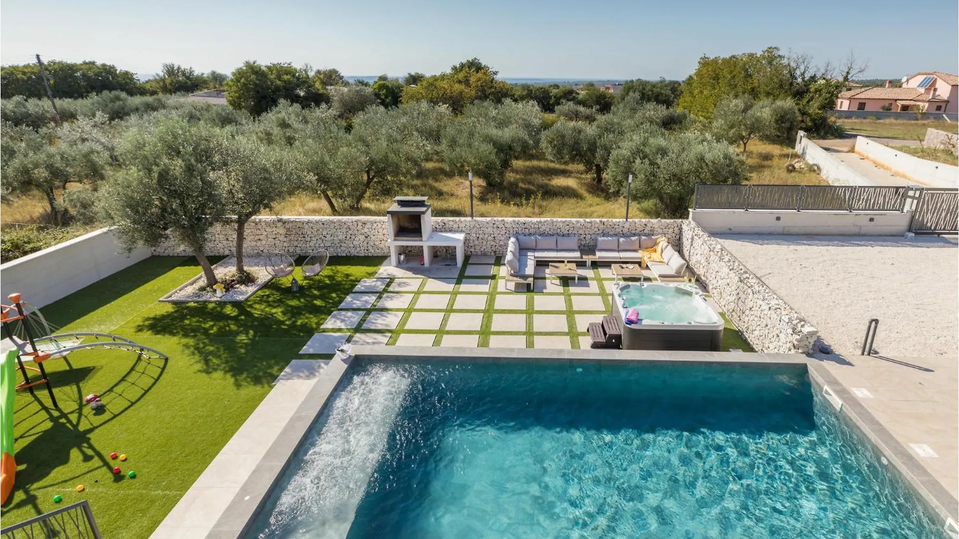5 Bedroom Amazing Home In Galizana Croatia