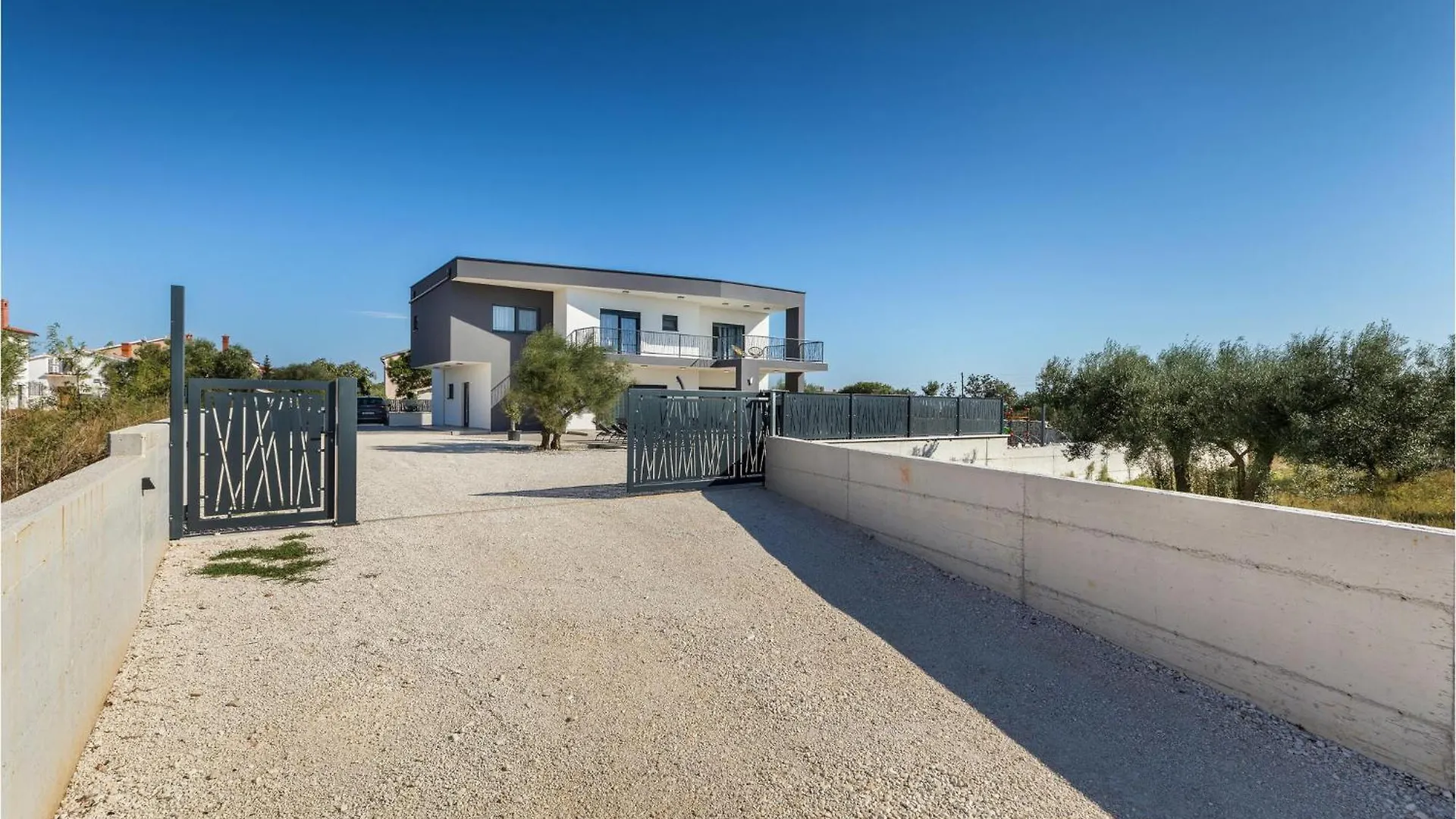 Holiday home 5 Bedroom Amazing Home In Galizana Croatia