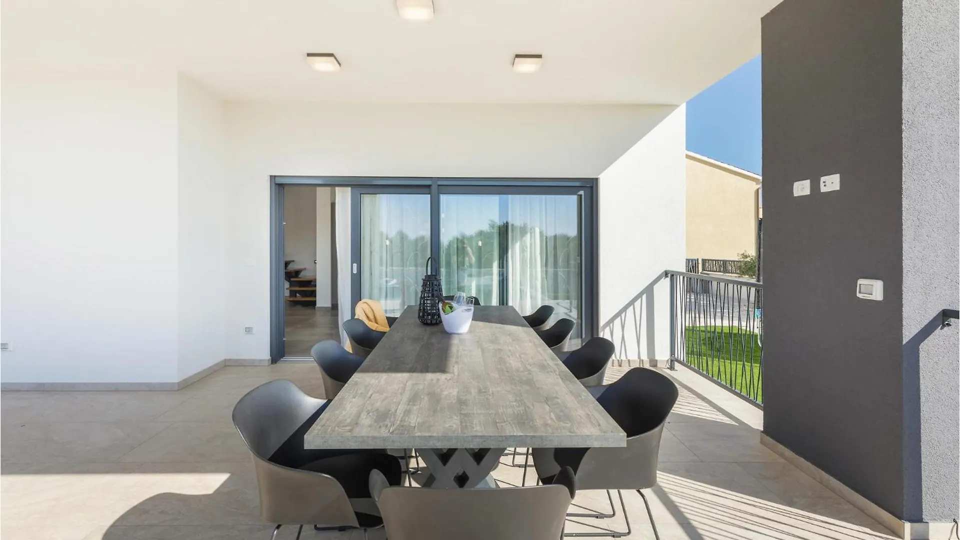5 Bedroom Amazing Home In Galizana Holiday home