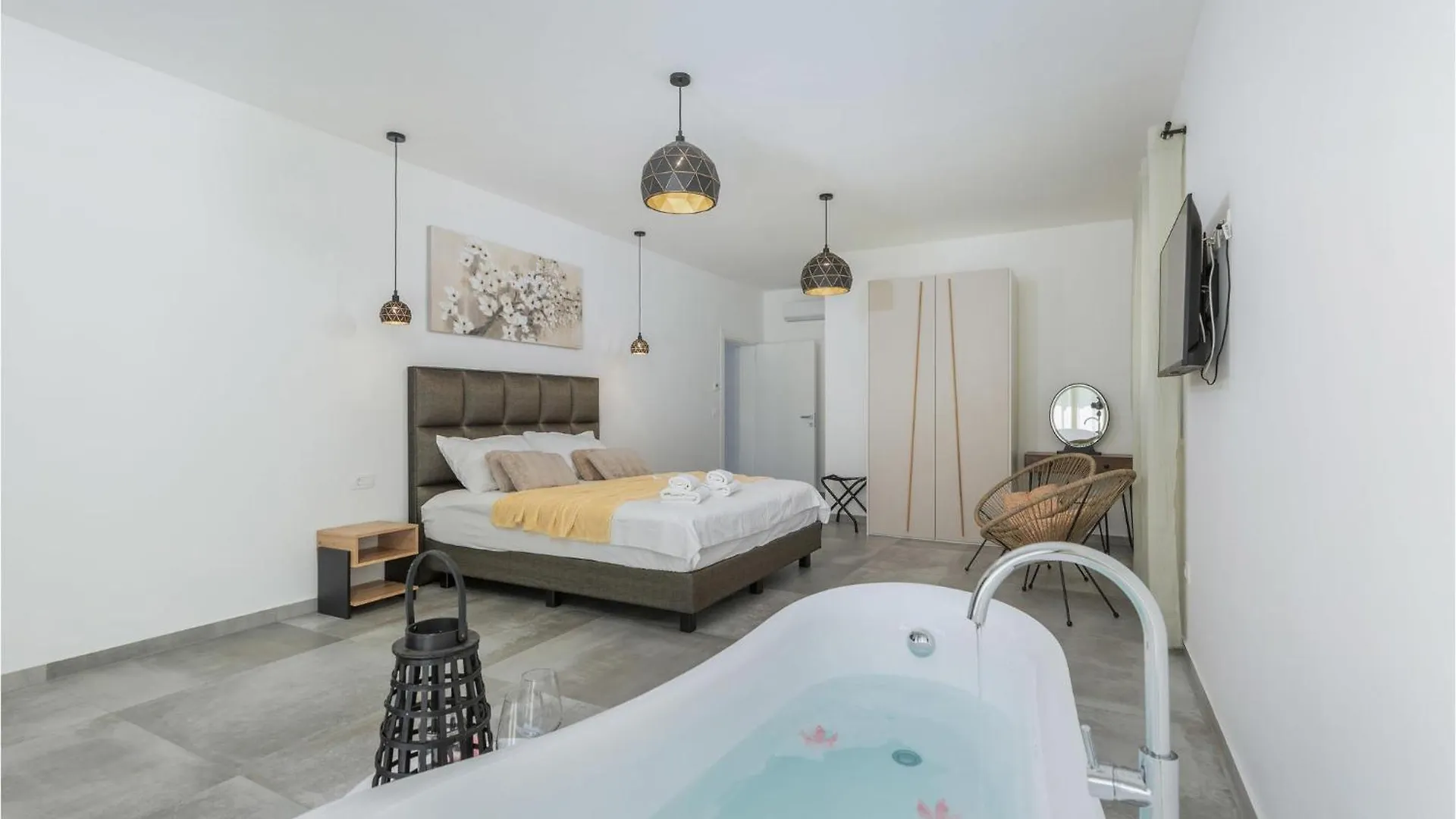 Holiday home 5 Bedroom Amazing Home In Galizana