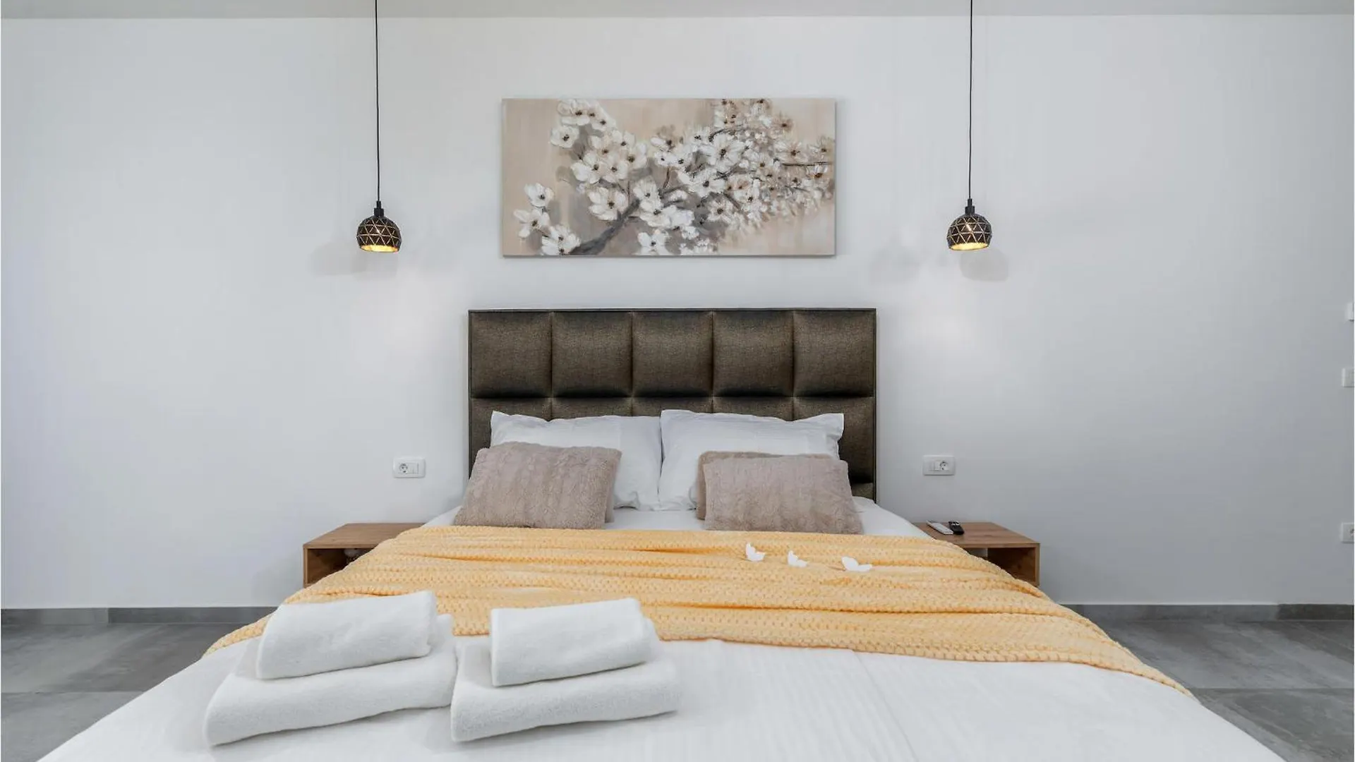 Holiday home 5 Bedroom Amazing Home In Galizana