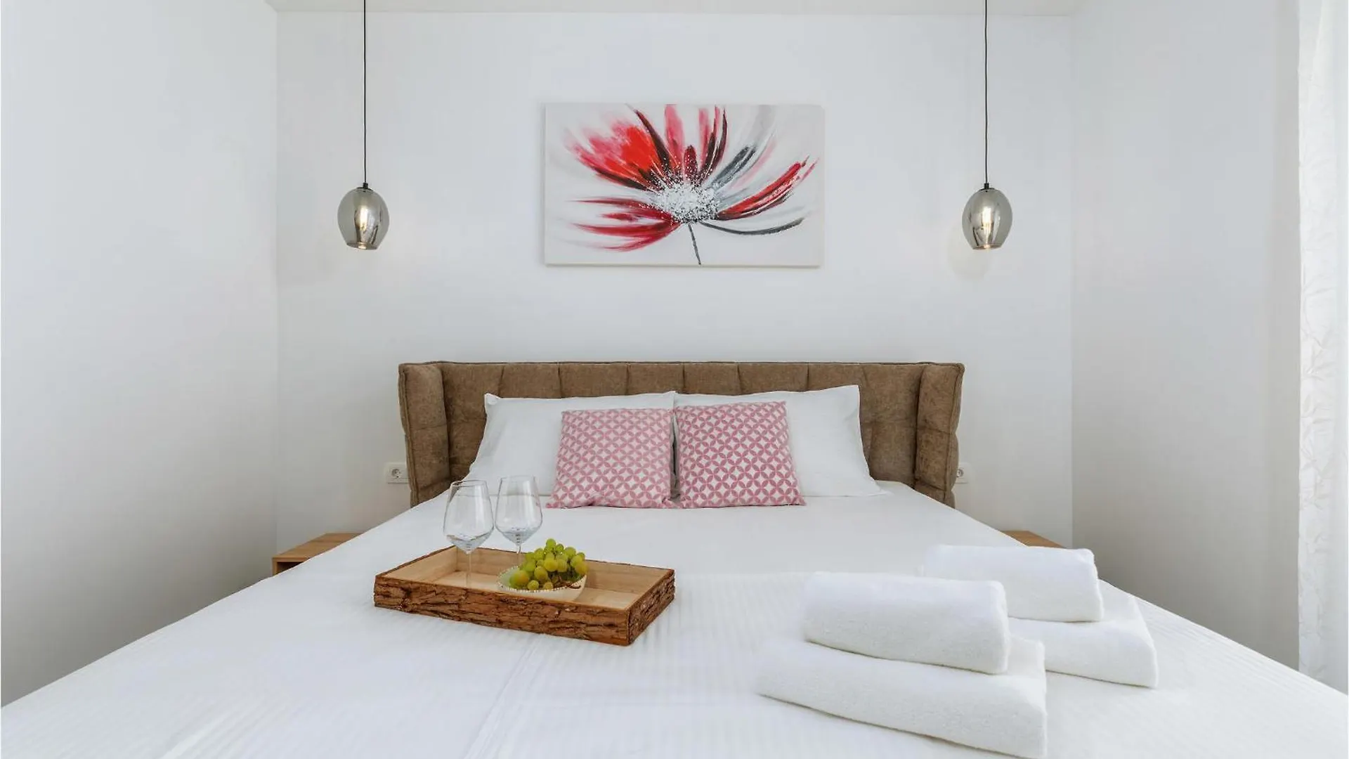 5 Bedroom Amazing Home In Galizana 0*,